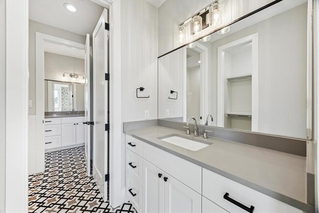 Building Photo - 5000 Creek Meadow