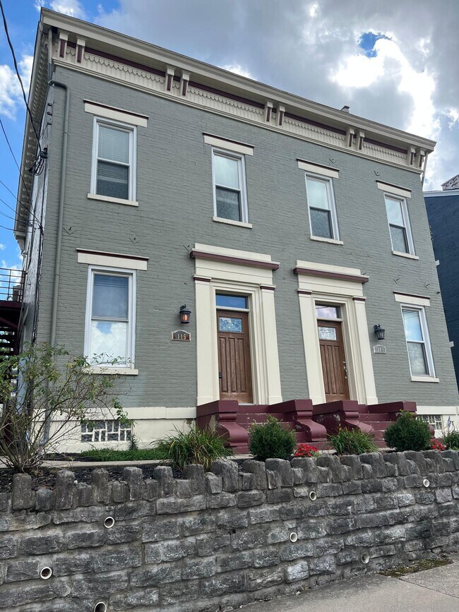 Building Photo - 115 E 8th St