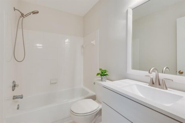 Building Photo - 6515 Fairgreen Dr