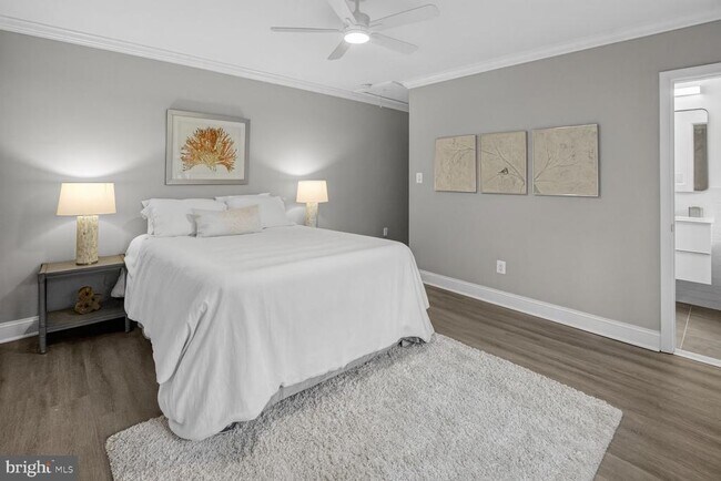 Building Photo - 3305 W Coquelin Terrace