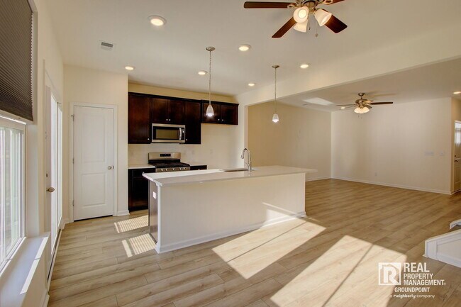 Building Photo - 432 Trotters Ln