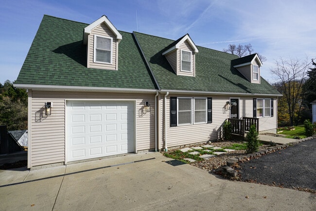 Building Photo - 256 Spring St