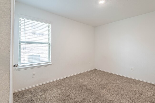 Building Photo - 5110 Hedgerose Ln