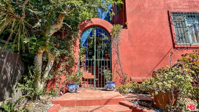 Building Photo - 1024 Coronado Terrace