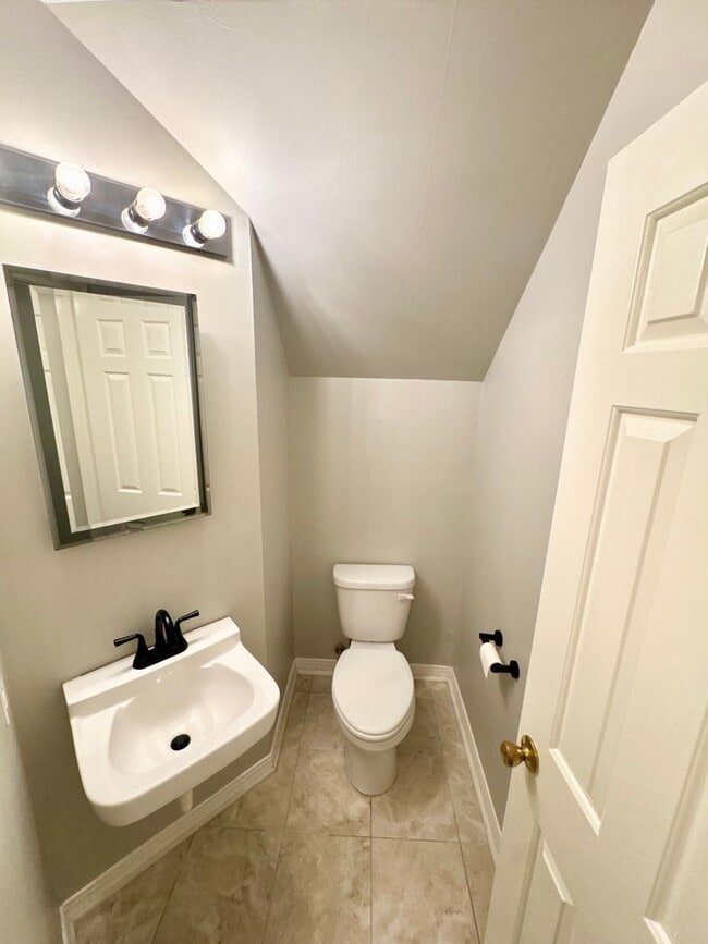 Building Photo - Cobblestone Condo Rental Available