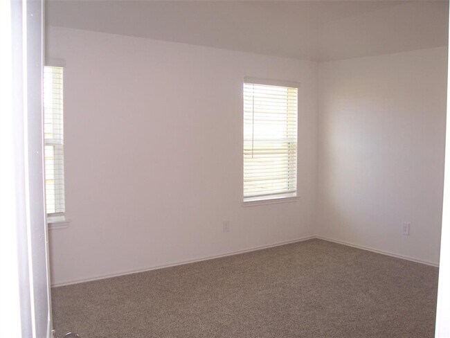 Building Photo - 5015 Rosevine Way
