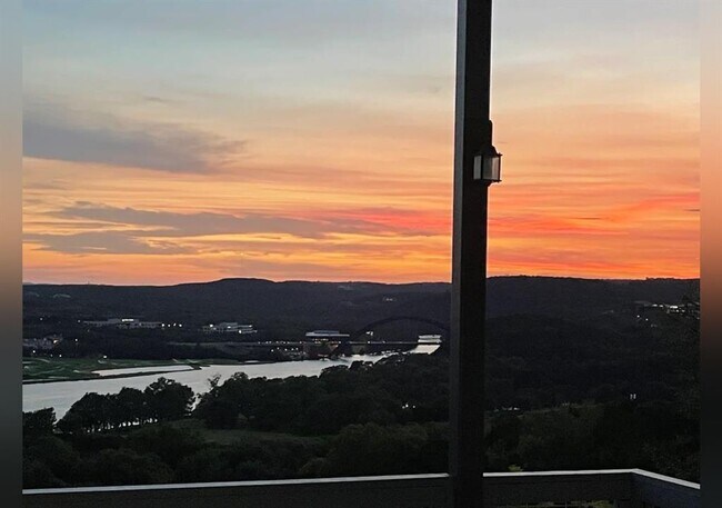 Building Photo - 5924 Lookout Mountain Dr