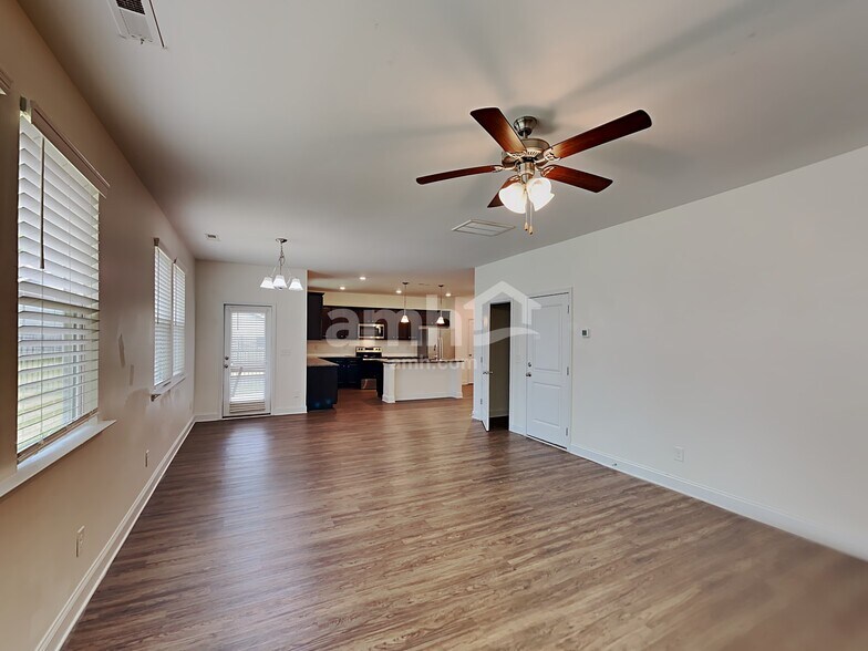 Building Photo - 194 Pullen Dr