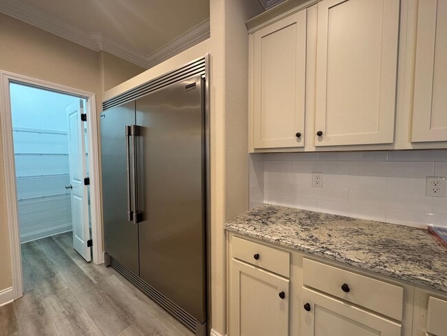 Building Photo - $500 OFF in NOVEMBER: Move-In Special!