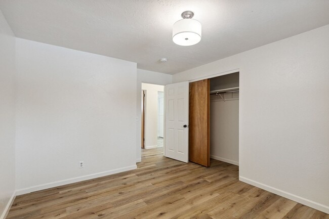 Building Photo - Knowles Properties