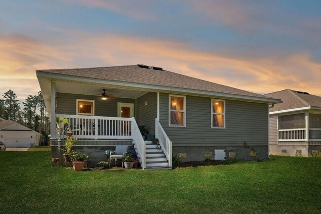 Building Photo - Beautiful home in a quiet neighborhood loc...