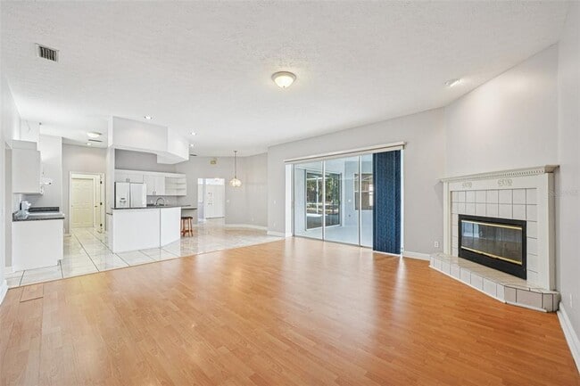 Building Photo - 918 Academy Dr