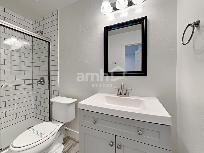 Building Photo - 7457 E Laguna Azul Ave