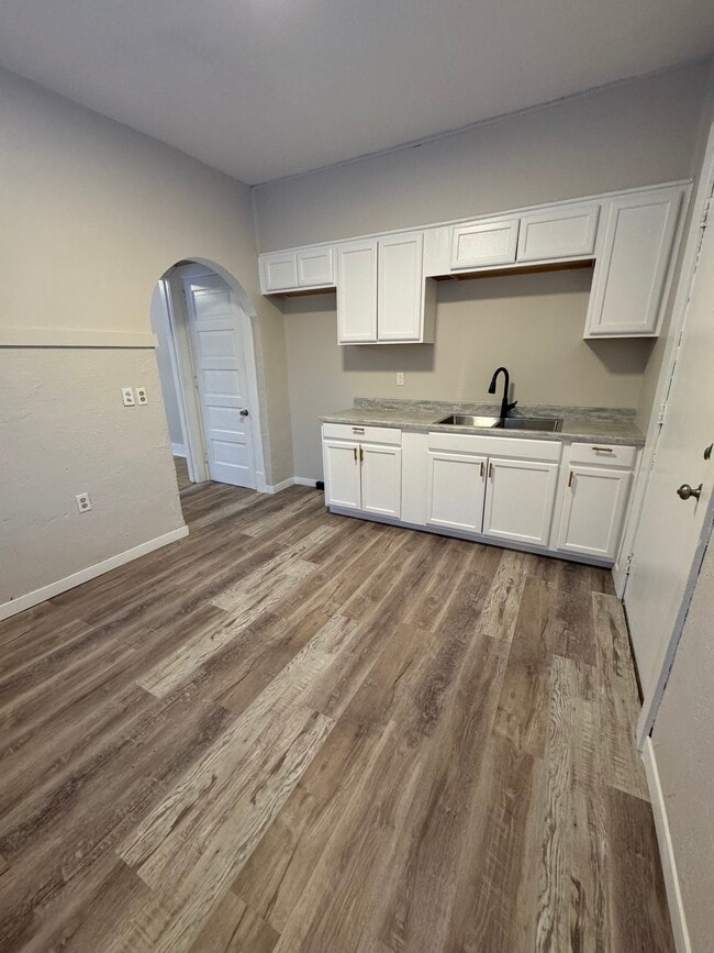 Building Photo - 515-517 Huffman ave