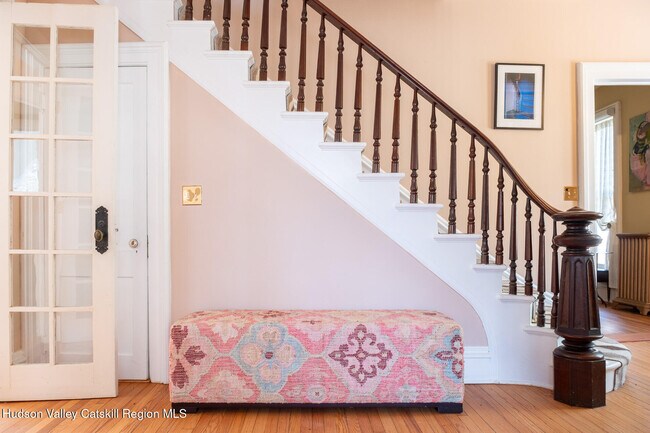 Building Photo - 5 Fairview Ave