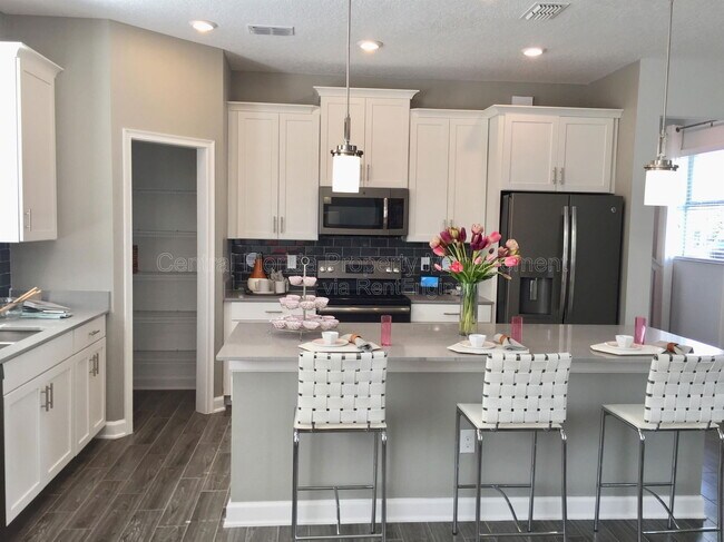 Building Photo - 12076 Theme Alley