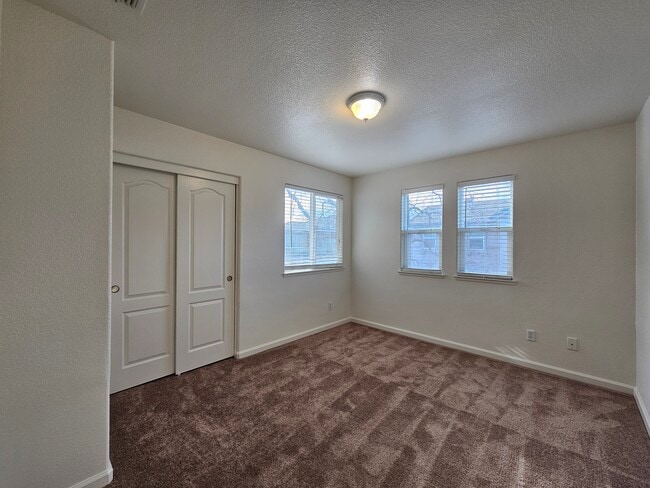 Building Photo - 8 Halsey Pl