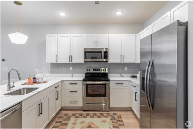 Primary Photo - 21 Raymond Ave