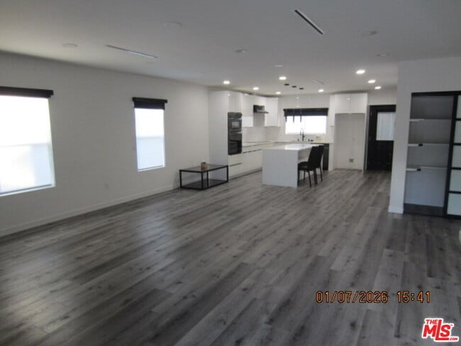 Building Photo - 14013 Bessemer St