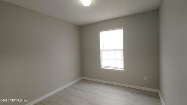 Building Photo - 5520 Cabot Dr N