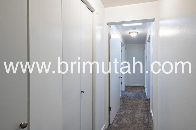 Building Photo - 1877 Osage Orange Ave S