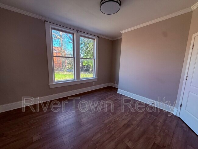 Building Photo - 215 N Bellevue Blvd