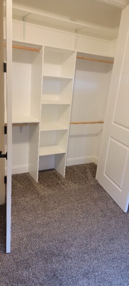 Building Photo - 929 W Sunrise Ln