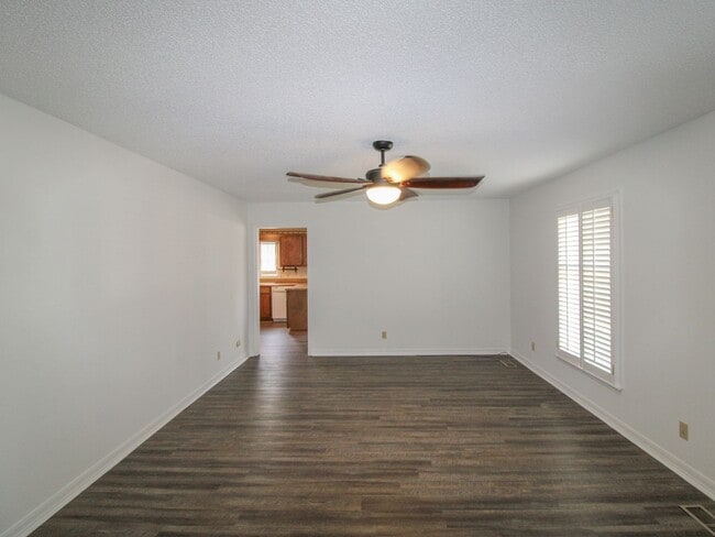 Building Photo - Nice Home in Rogersville!