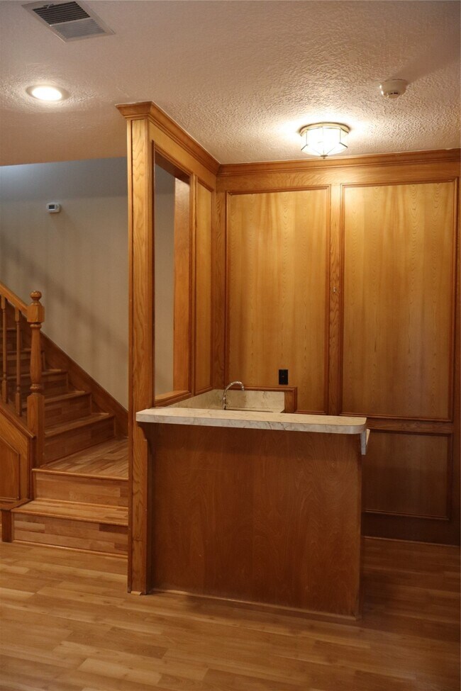 Building Photo - 6315 Seegers Trail Dr