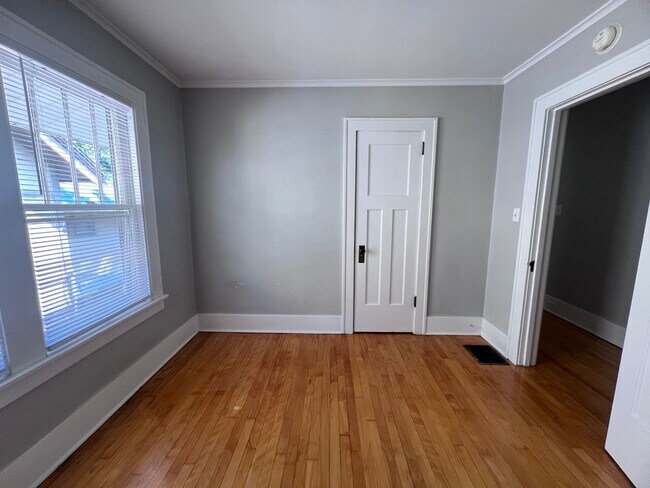 Building Photo - 00093 - Orchard Hill 256-258