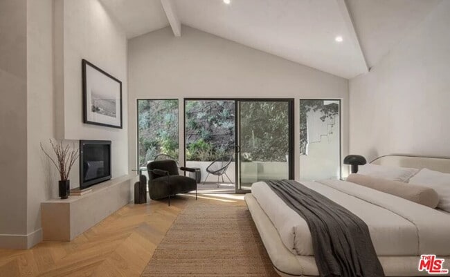 Building Photo - 2221 Bowmont Dr