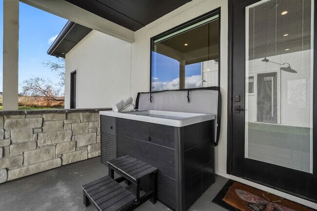 Building Photo - 12401 Rivendell Ct