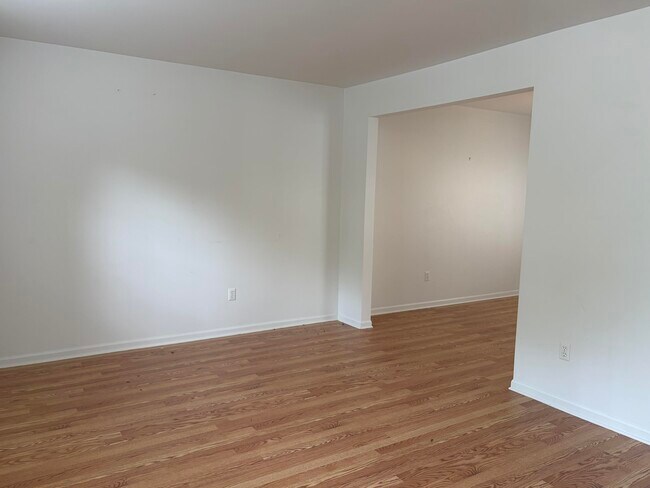 Building Photo - 4171 Inglewood Dr