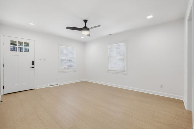 Building Photo - (Coming Soon) Beautifully Renovated 3-Bedroom with Fenced in Yard