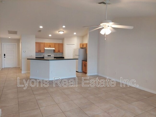 Building Photo - 611 SE 5th St