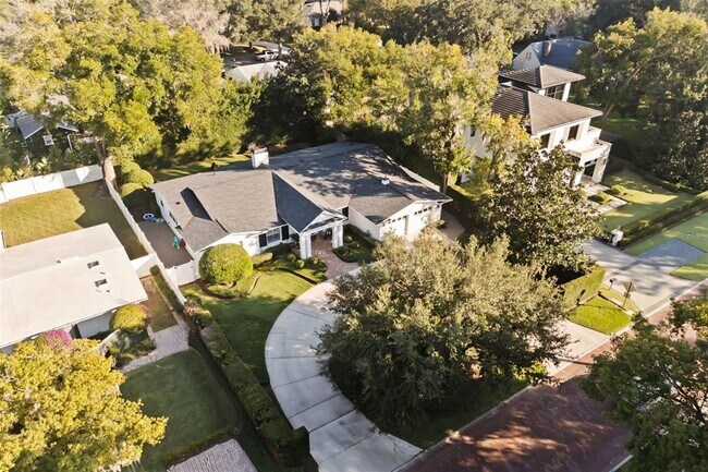 Building Photo - 2220 Vía Tuscany