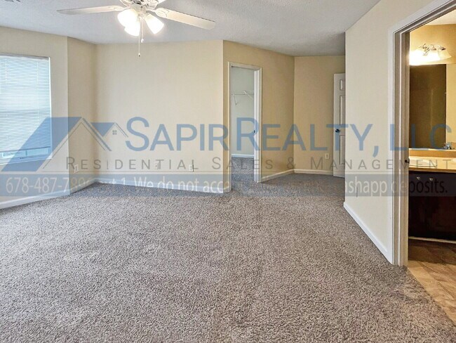 Building Photo - 4913 Sierra Way