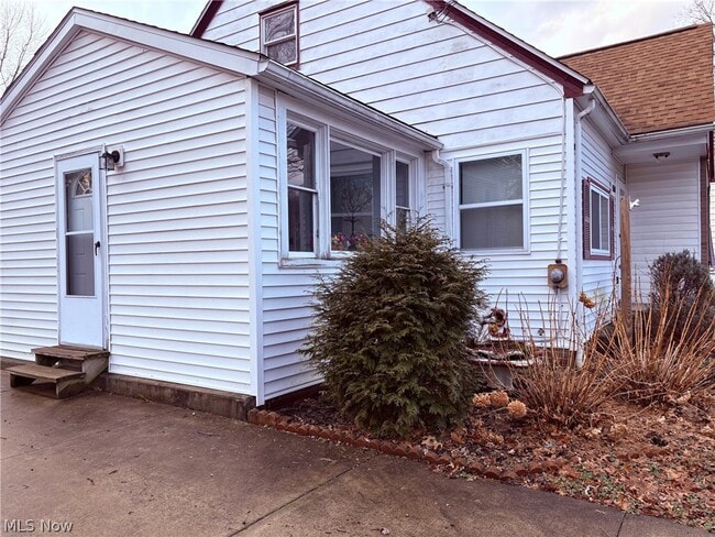 Building Photo - 1550 Chapman Dr