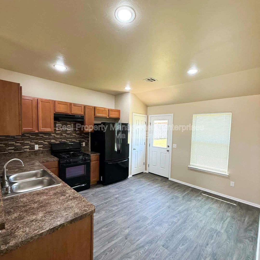 Building Photo - 13229 Bridgewater Dr