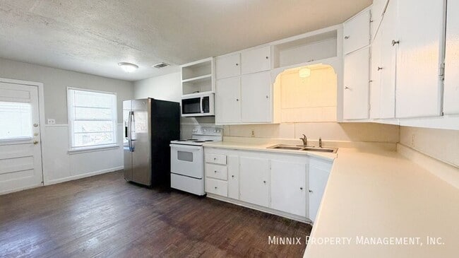 Building Photo - 2420 33rd St