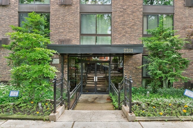 Building Photo - 2201 N Cleveland Ave