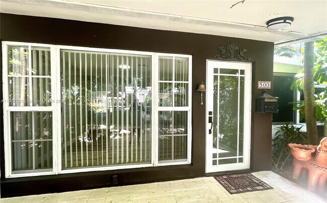 Building Photo - 500 NE 27th Dr