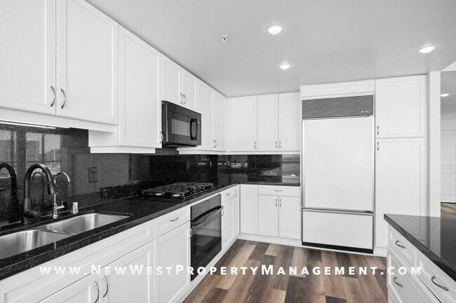 Building Photo - Spectacular Marina District 3-Bedroom Pent...