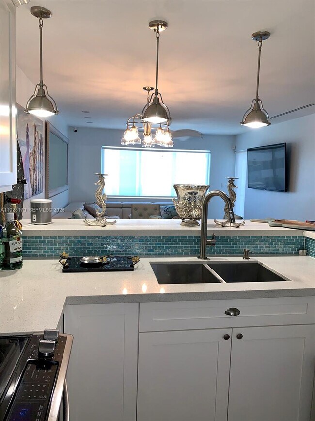 Building Photo - 325 Ocean Dr