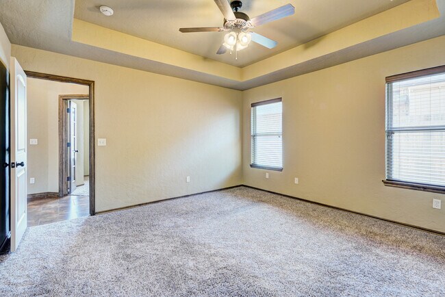 Building Photo - 1713 Pinewood Dr