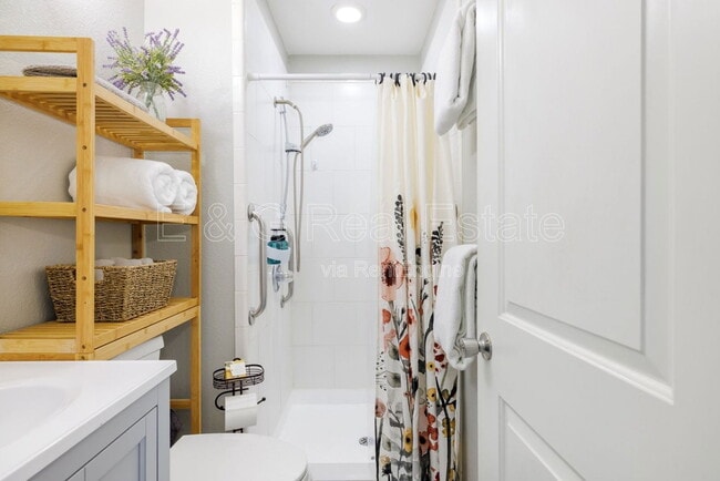 Building Photo - 3011 S Country Club Way