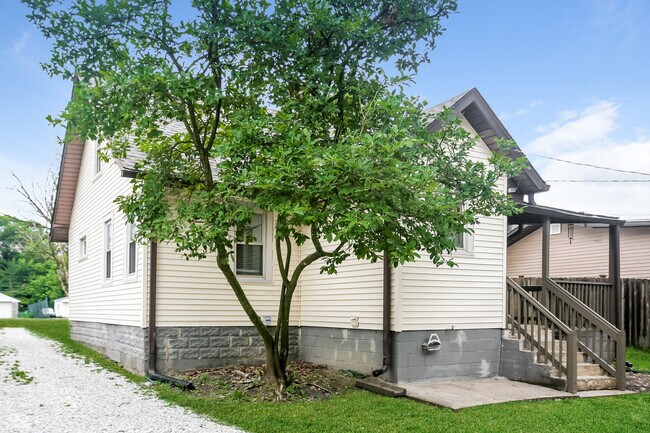 Building Photo - 935 N Gibson Ave