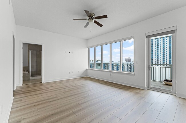 Building Photo - Sanctuary 1101