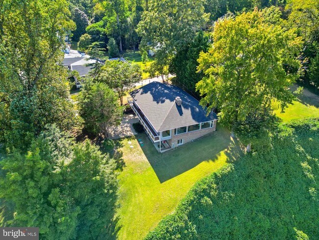 Building Photo - 5510 Beach Dr