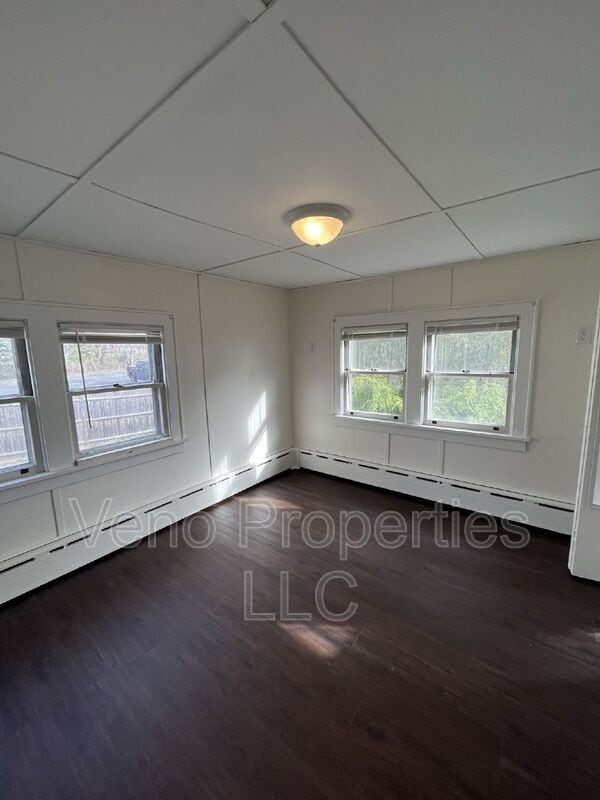 Building Photo - 32 Russell Rd